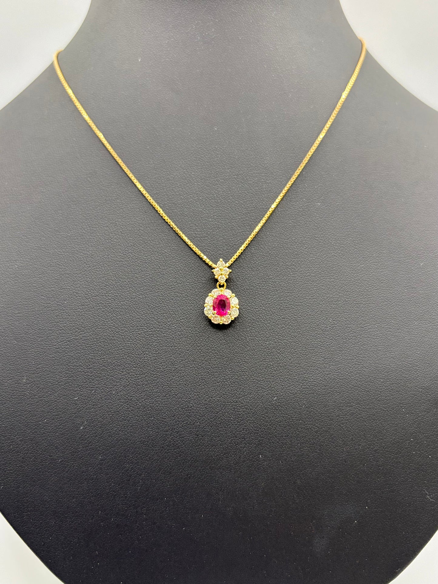 K 18 CHAIN & PENDANT Ruby Total Wgt 4.92 grms
