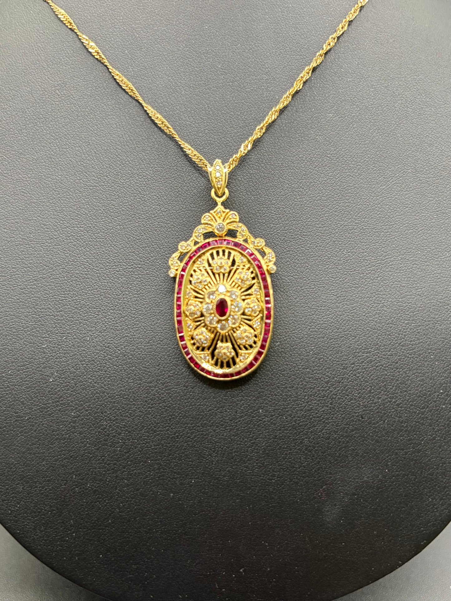 K 18 Ruby CHAIN & PENDANT Total Wgt - 14.60 Grms