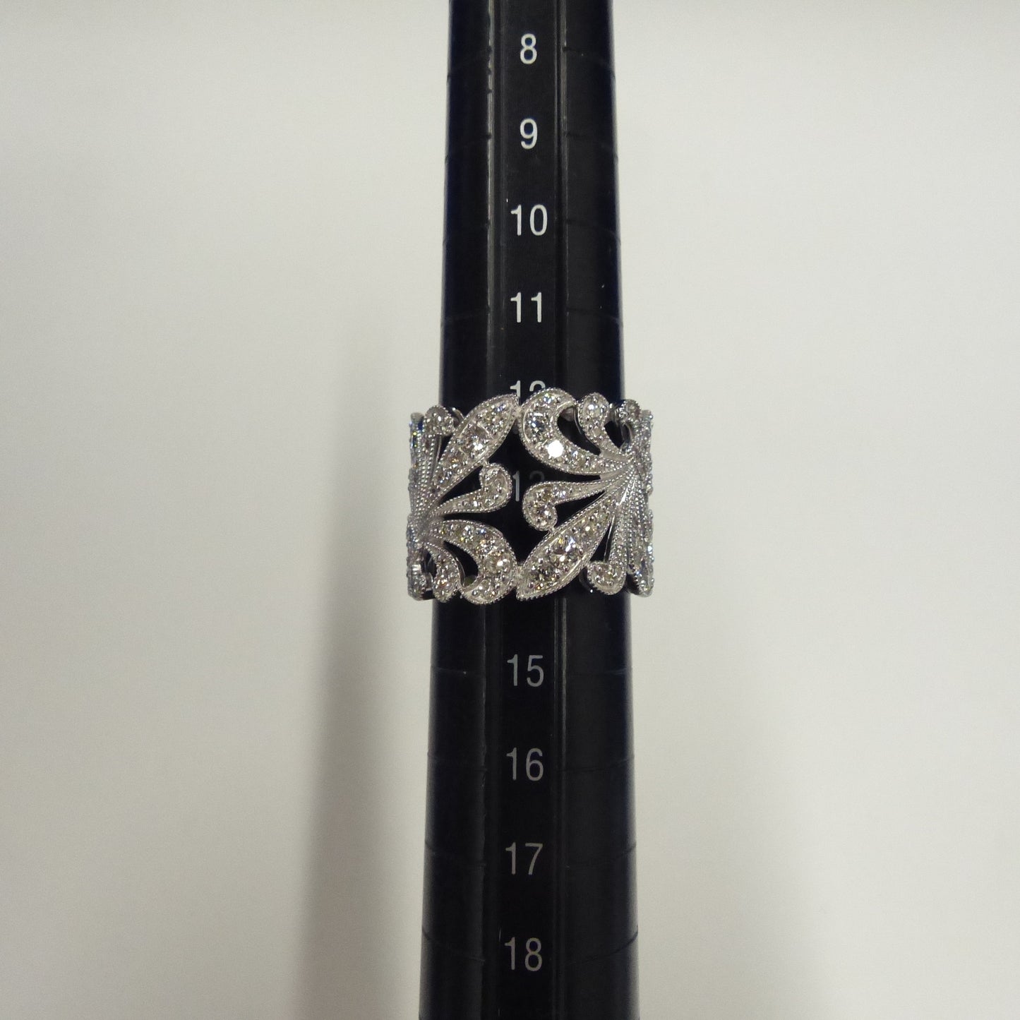 K18 WG RING total wgt 7.70 grms