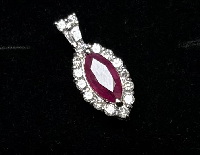 PT-900 RUBY PENDANT total grms 2.68 GGS Certified