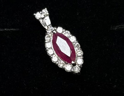 PT-900 RUBY PENDANT total grms 2.68 GGS Certified