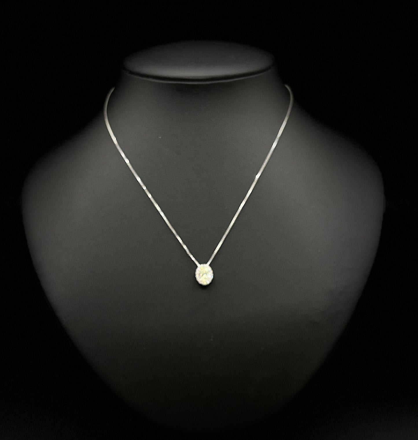 PT 900 1.01 CT OVAL NECKLACE  total wgt 4.86 grms