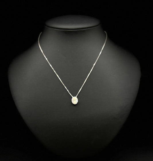 PT 900 1.01 CT OVAL NECKLACE  total wgt 4.86 grms