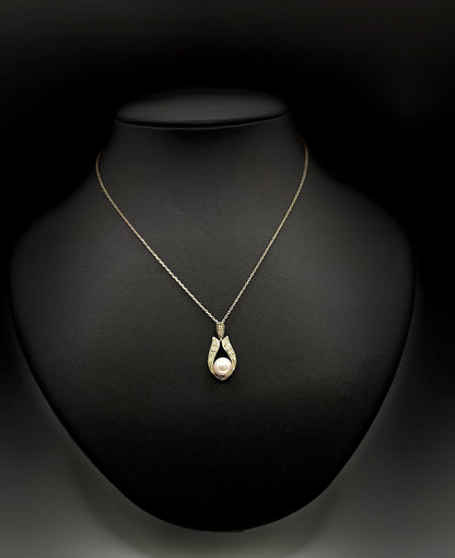 K 18 MIKIMOTO CHAIN & PENDANT Total Wgt-5.03 Grms