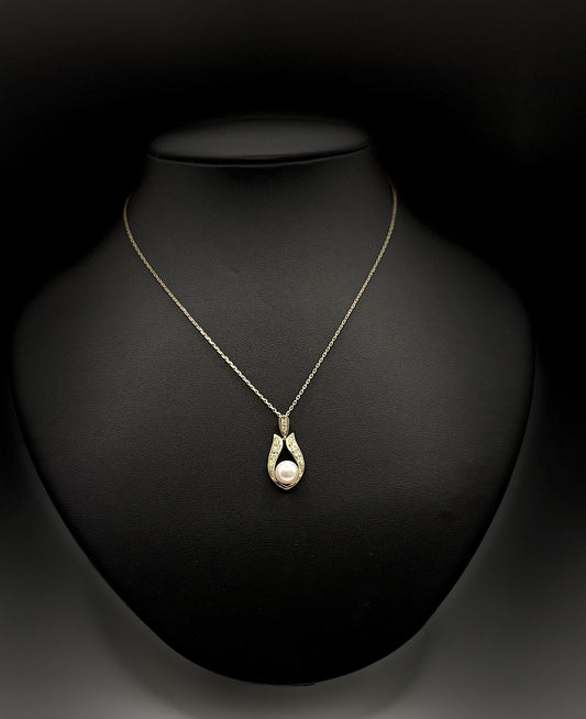 K 18 MIKIMOTO CHAIN & PENDANT Total Wgt-5.03 Grms