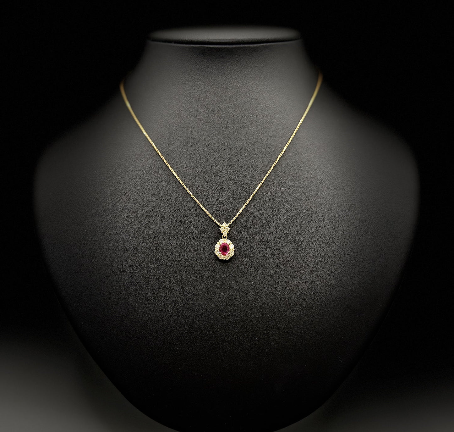 K 18 CHAIN & PENDANT  Ruby Total Wgt 4.92 grms