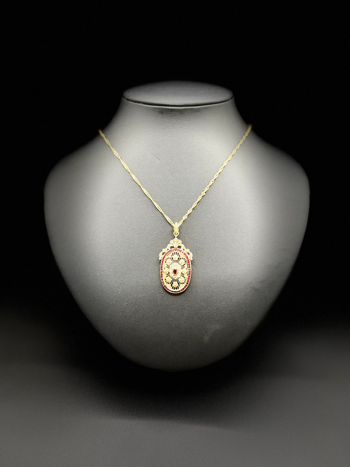 K 18 Ruby CHAIN & PENDANT Total Wgt - 14.60 Grms