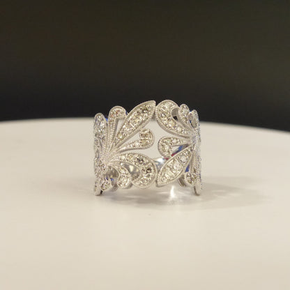 K18 WG RING total wgt 7.70 grms