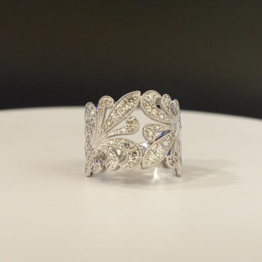 K18 WG RING total wgt 7.70 grms