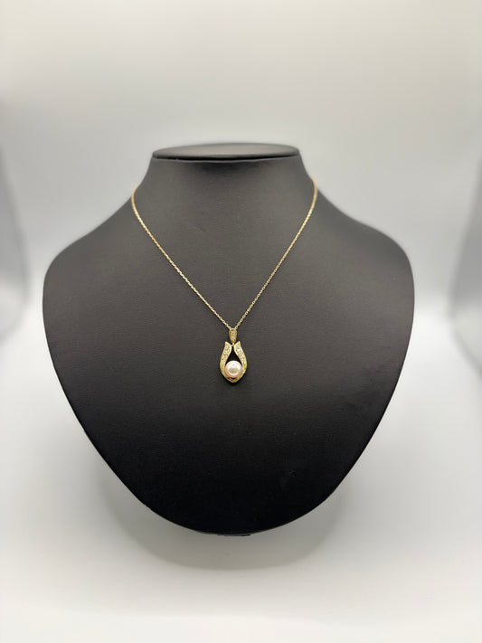 K 18 MIKIMOTO CHAIN & PENDANT Total Wgt-5.03 Grms