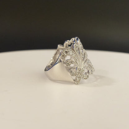 K18 WG RING total wgt 7.70 grms