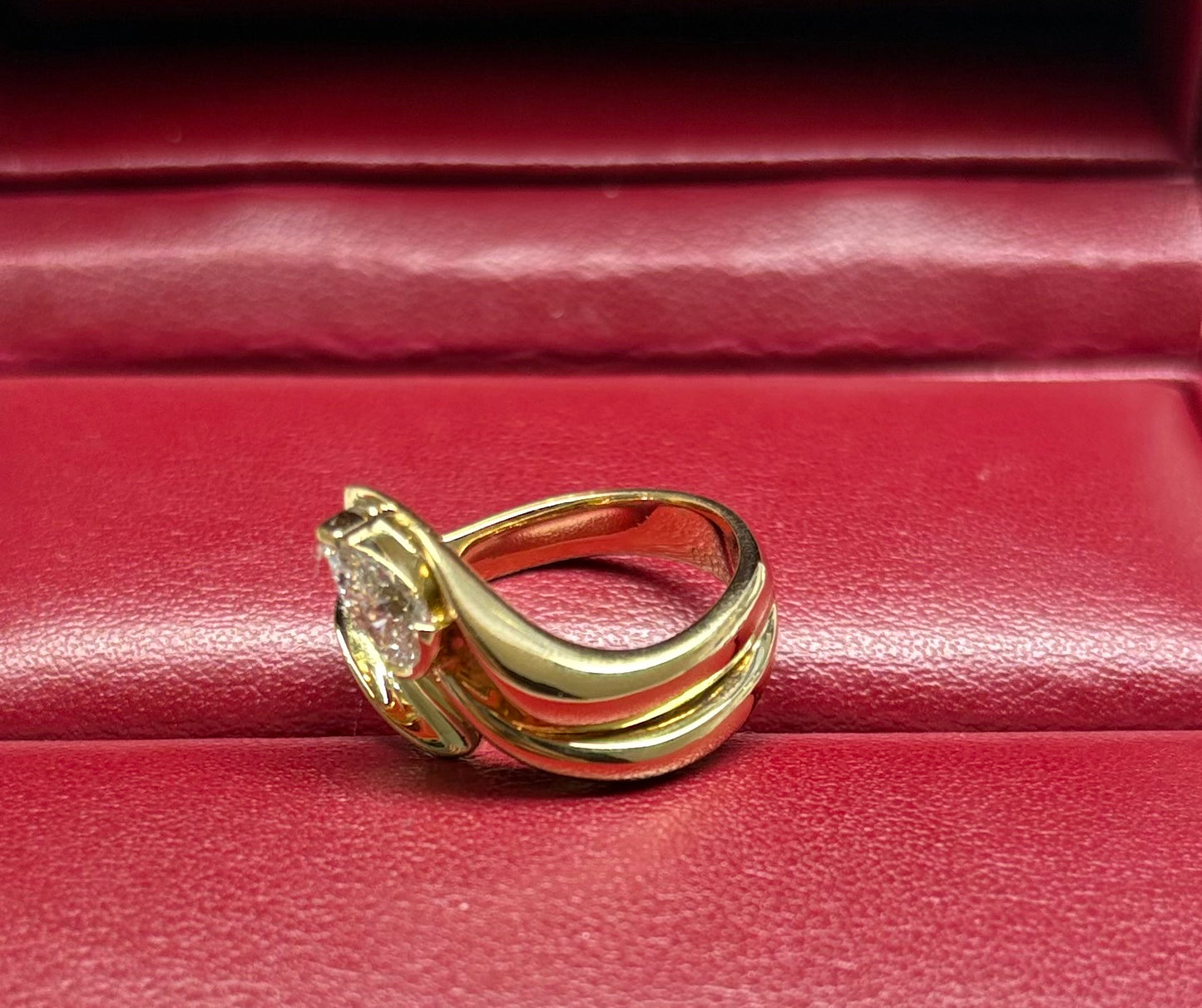 K 18 RING total wgt 7.86 grms