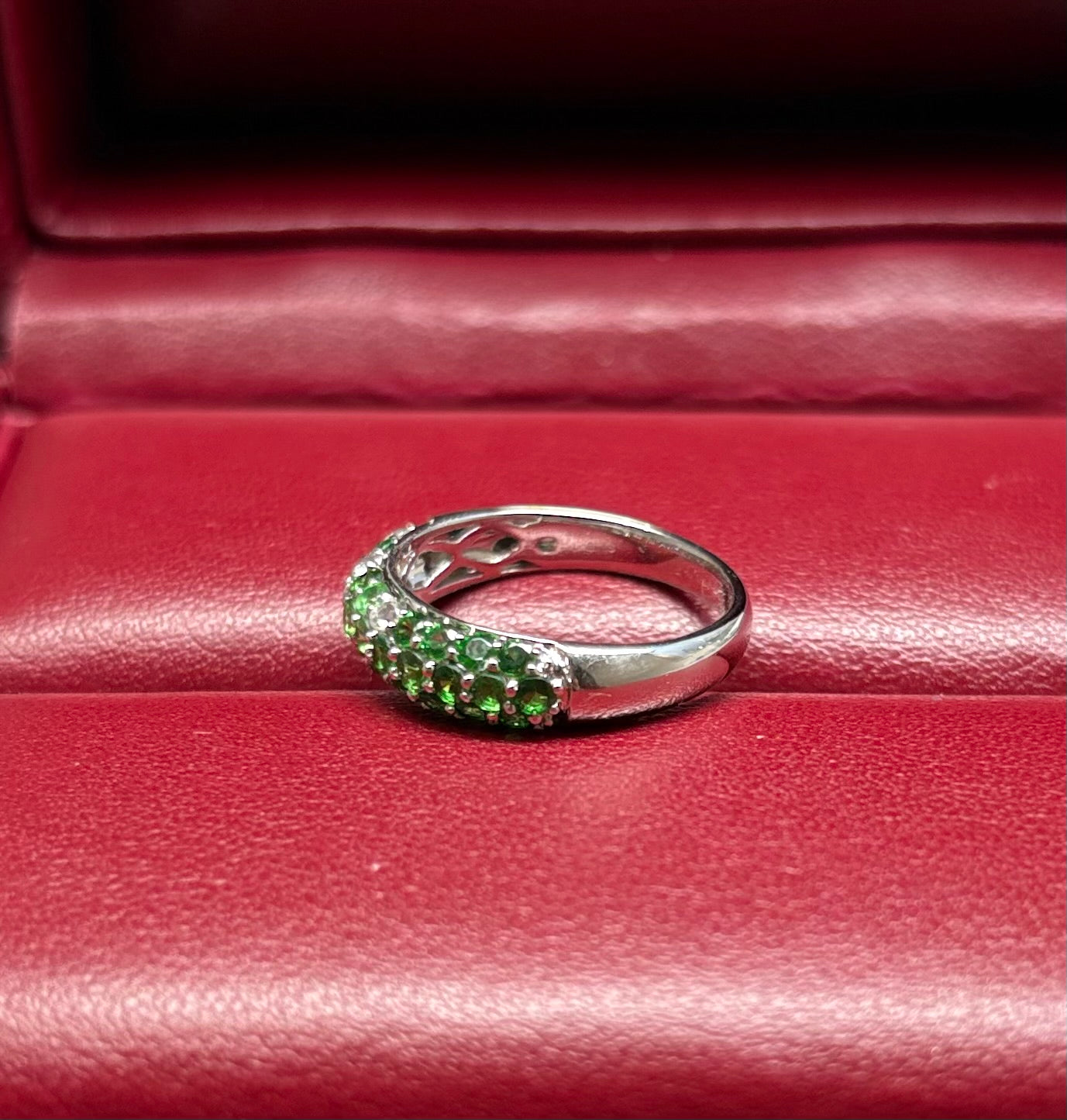 K 18 WG RING total wgt 3.08 grms