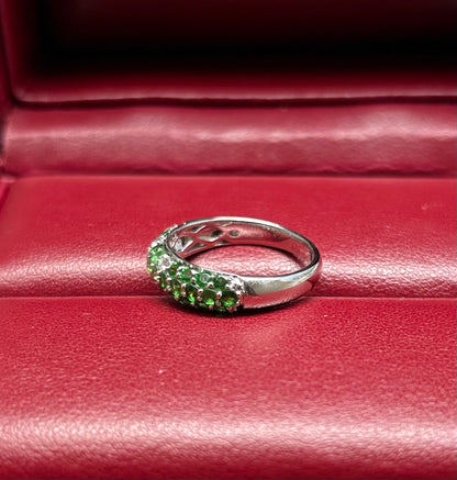 K 18 WG RING total wgt 3.08 grms
