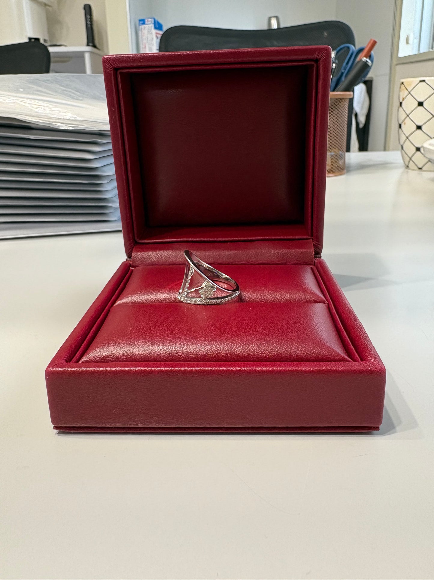 K 18 WG RING total wgt 7.70 grms