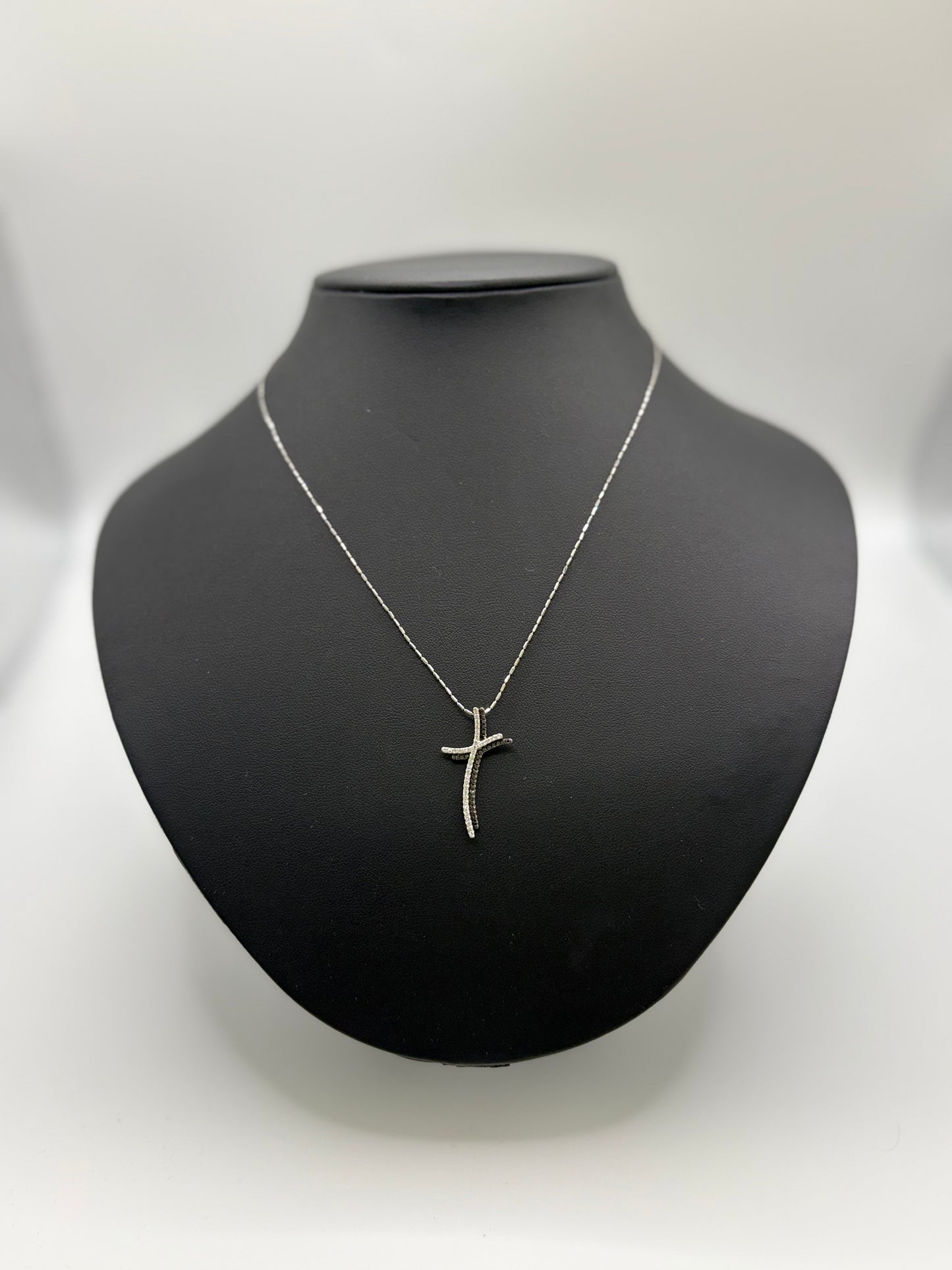 K 18 WG CHAIN & PENDANT total wgt 3.47 grms