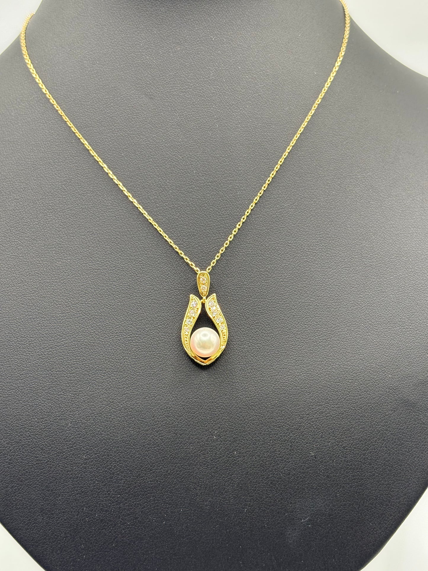 K 18 MIKIMOTO CHAIN & PENDANT Total Wgt-5.03 Grms