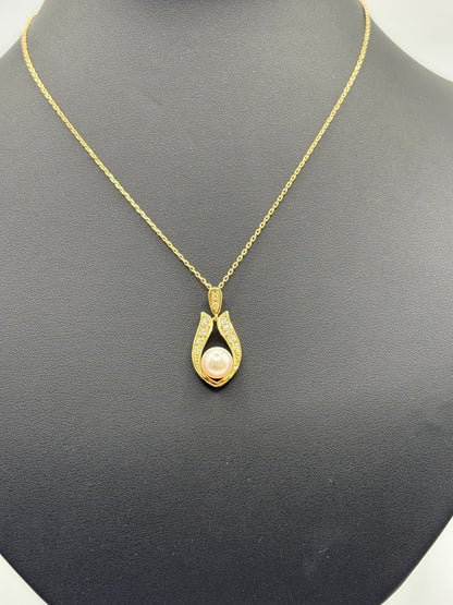 K 18 MIKIMOTO CHAIN & PENDANT Total Wgt-5.03 Grms