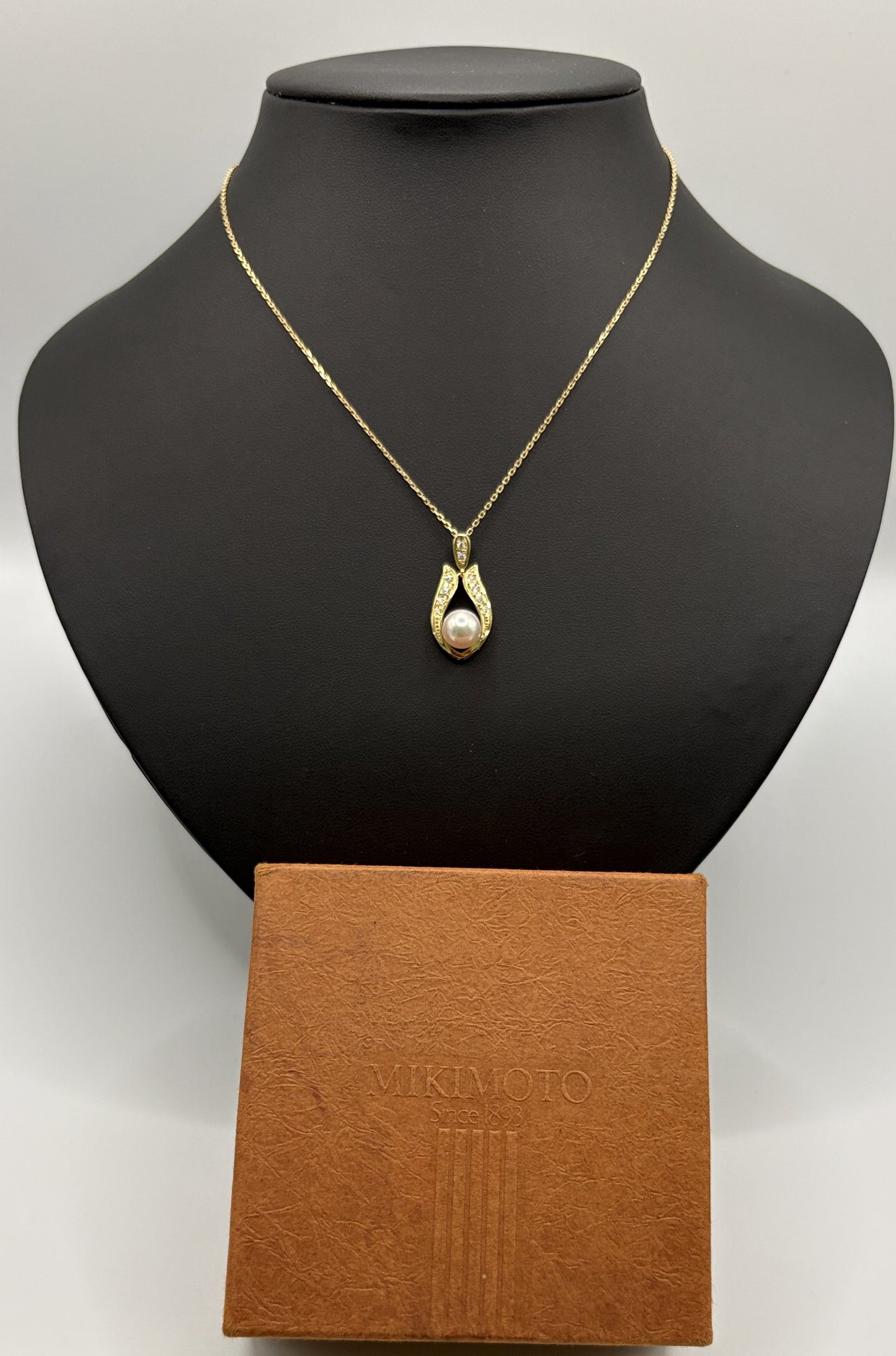 K 18 MIKIMOTO CHAIN & PENDANT Total Wgt-5.03 Grms