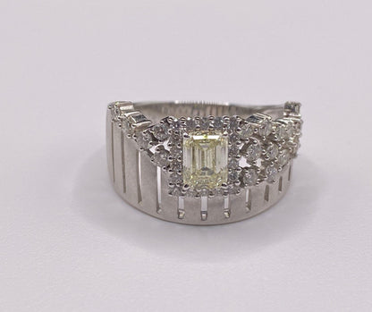 K 18 WG RING total wgt 5.16 grms