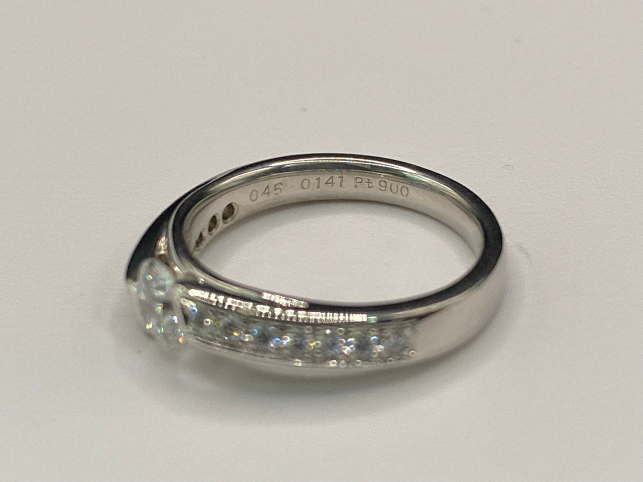 PT-900 DIAMOND RING total wgt 5.12 grms