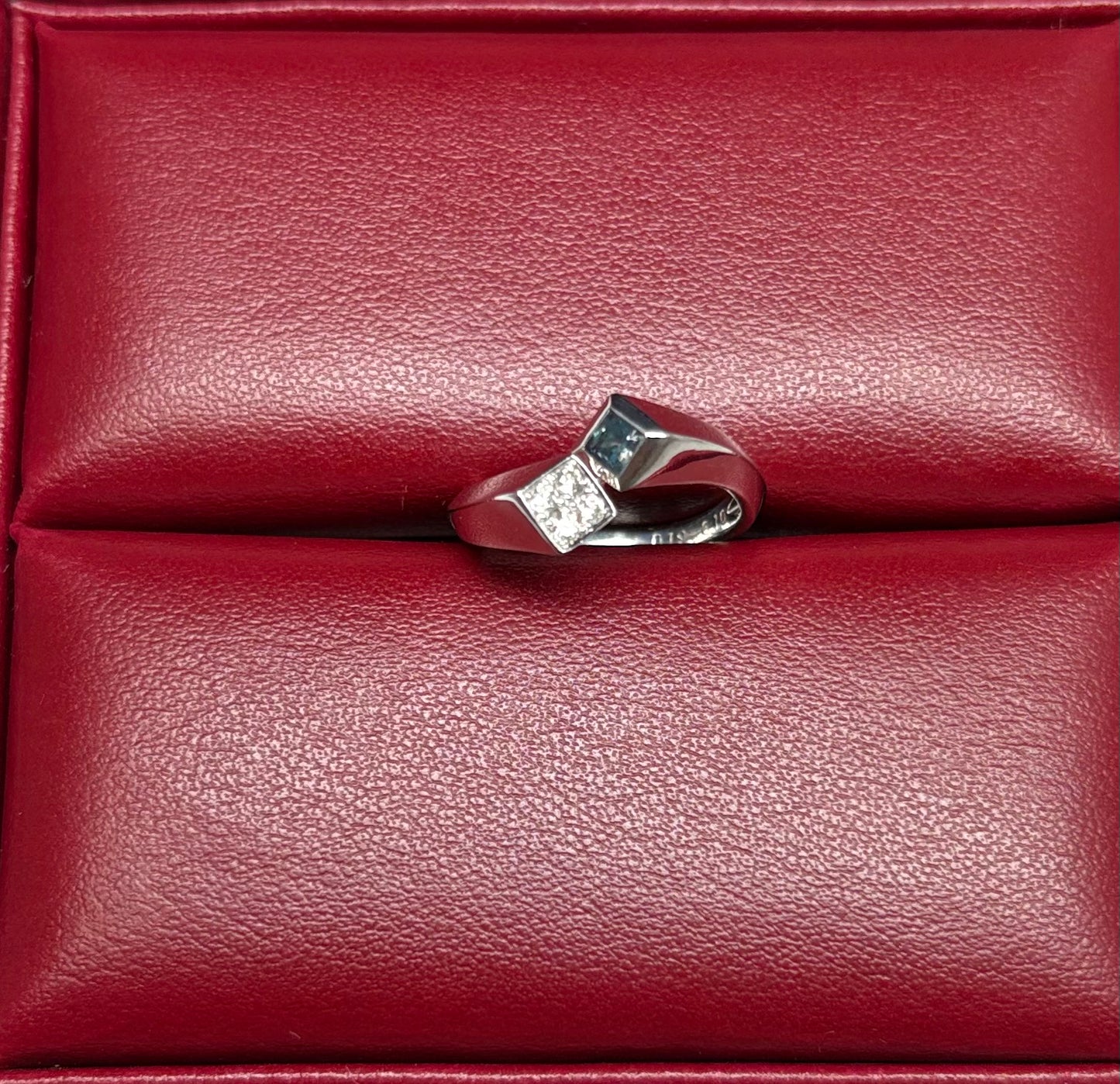 K 18 WG RING total wgt 6.15 grms with GGS certificate