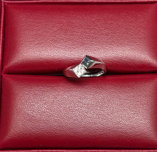 K 18 WG RING total wgt 6.15 grms with GGS certificate