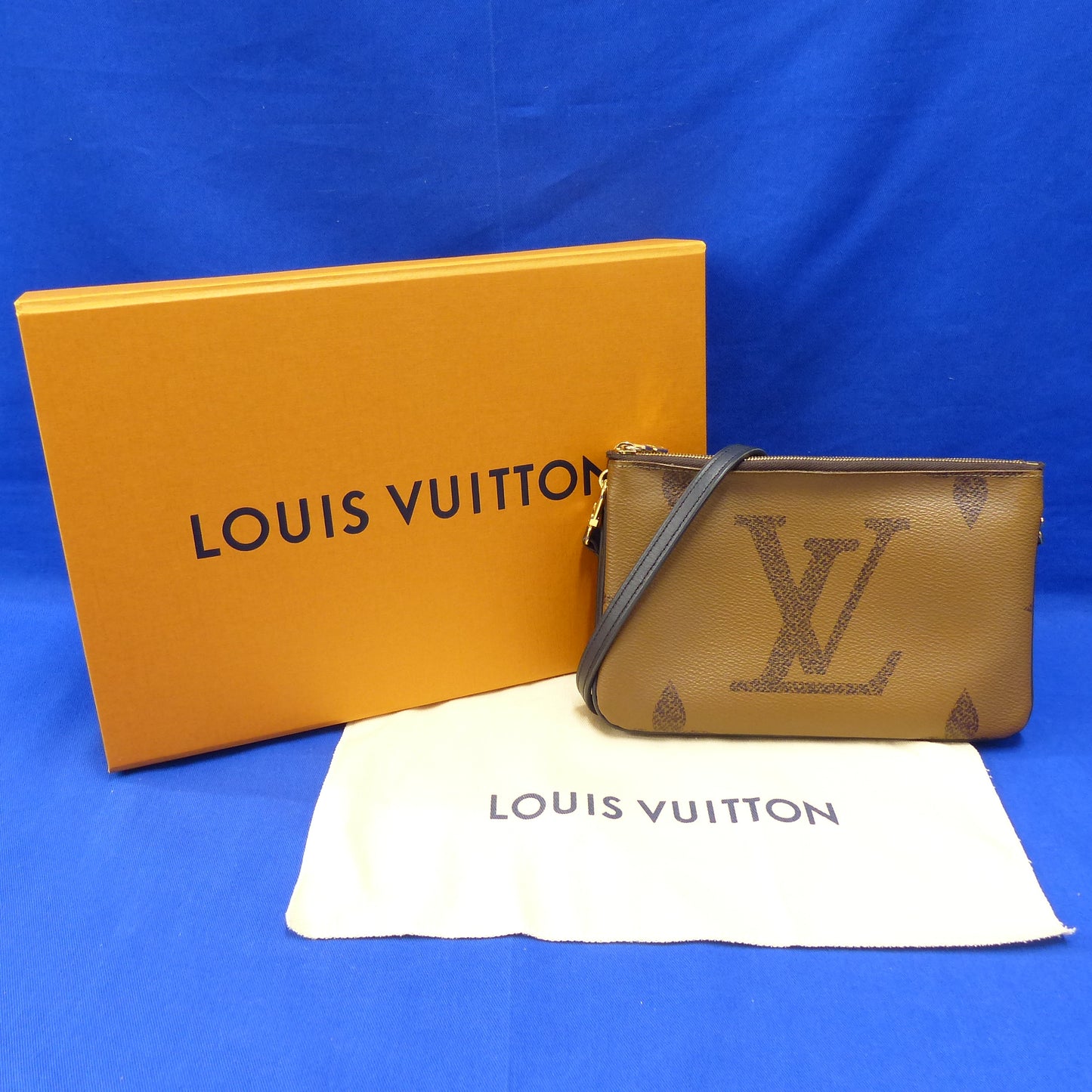 LOUIS VUITTON  M69203  Pochette double zip