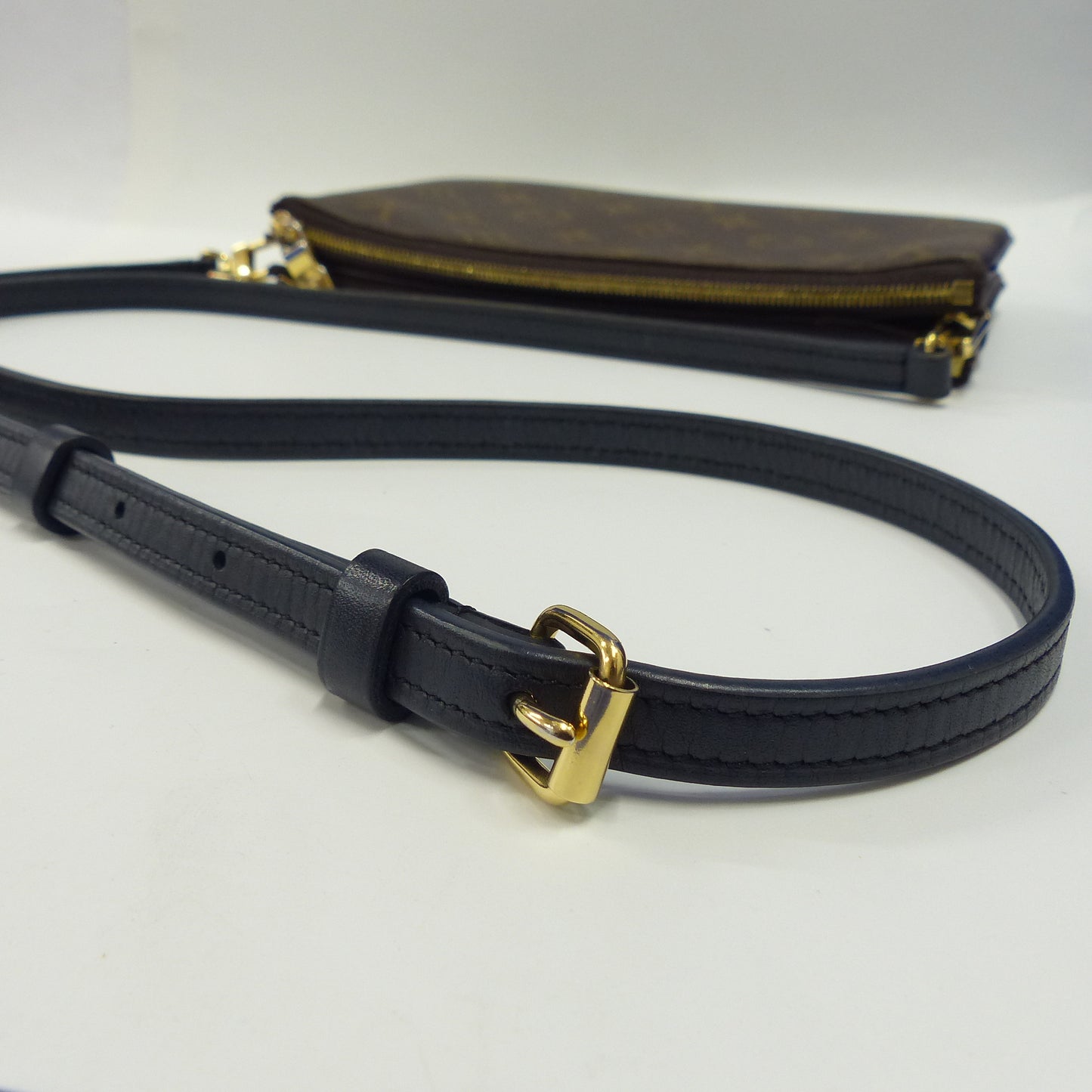 LOUIS VUITTON  M69203  Pochette double zip