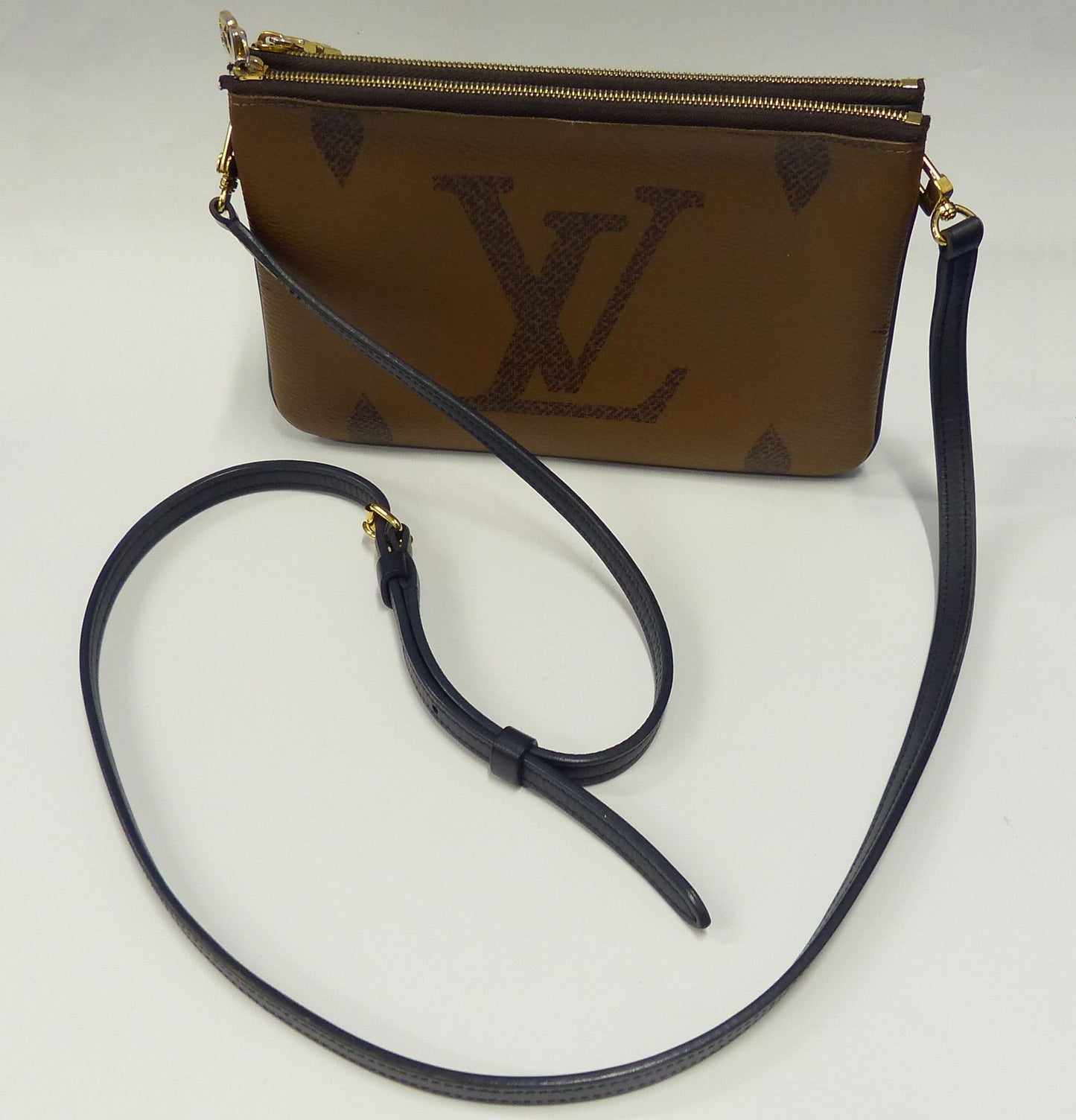 LOUIS VUITTON  M69203  Pochette double zip