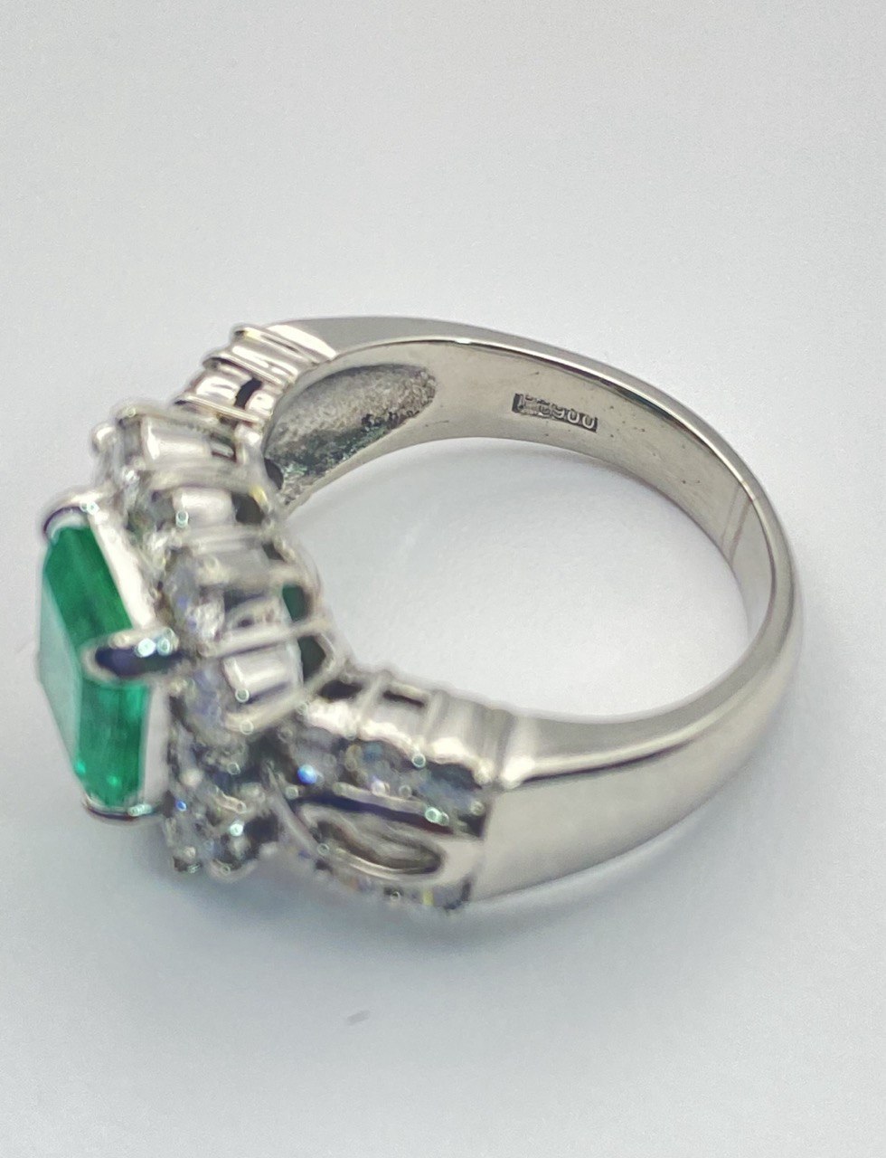 PT-900 RING 10.67 GRMS WITH GGS CERTIFICATE