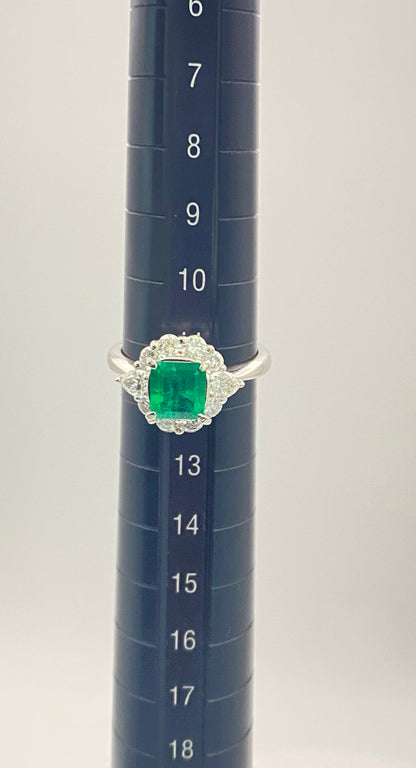 PT900 EMERALD RING total wgt 6.10 grms