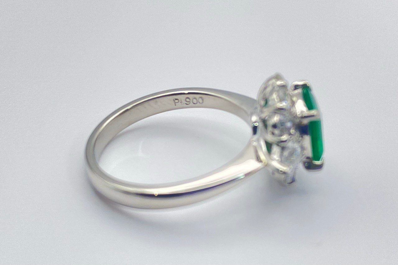 PT900 EMERALD RING total wgt 6.10 grms