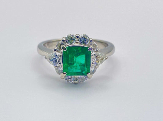 PT900 EMERALD RING total wgt 6.10 grms