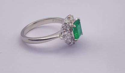 PT900 EMERALD RING total wgt 6.10 grms